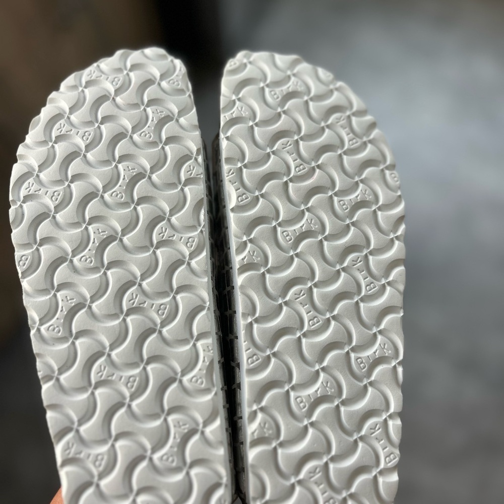 BIRKENSTOCK Arizona Gator Gleam Silver Size 40 US 9 Narrow Fit - Picture 6 of 6